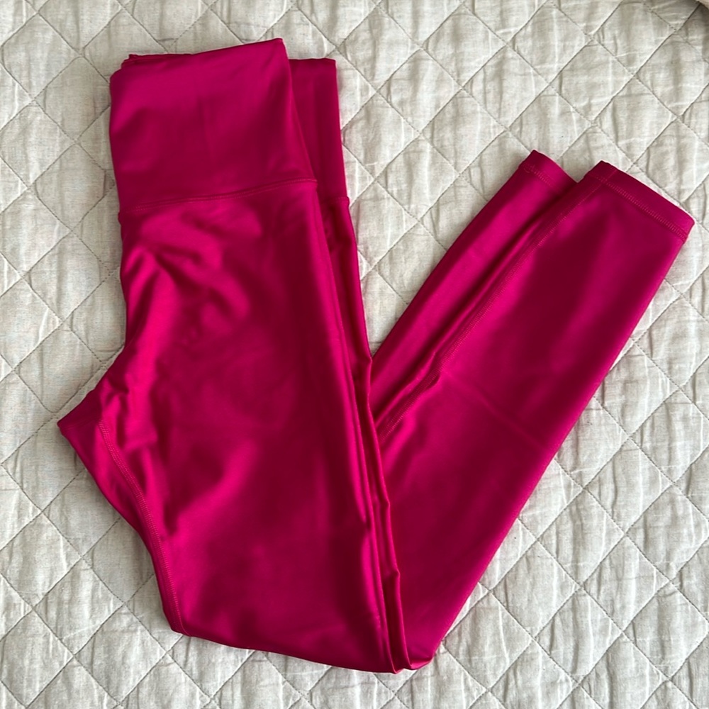 Athleta Elation High Shine 7/8 tight in hot pink. Never worn. Sz M